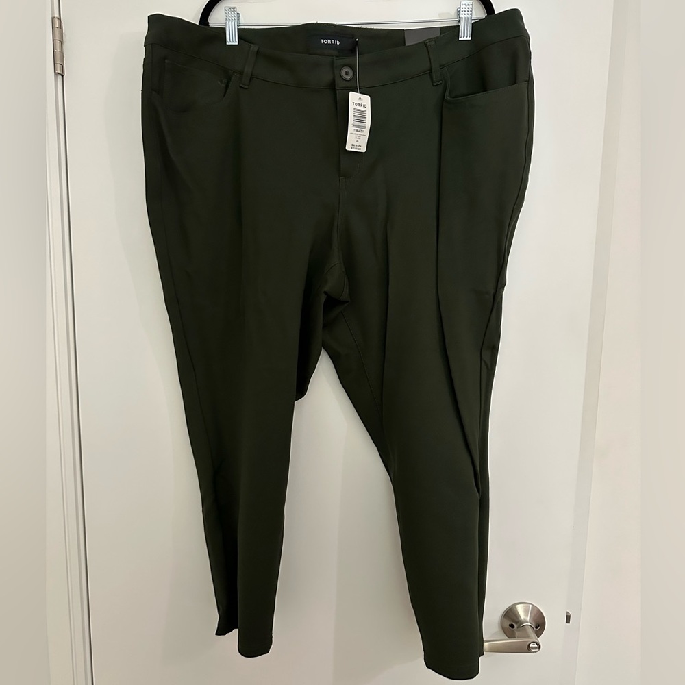 NWT Torrid ponte skinny pants